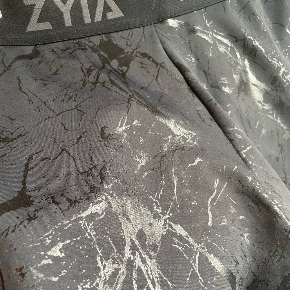 Zyia Marble Hustle Shorts Black - Picture 4 of 4